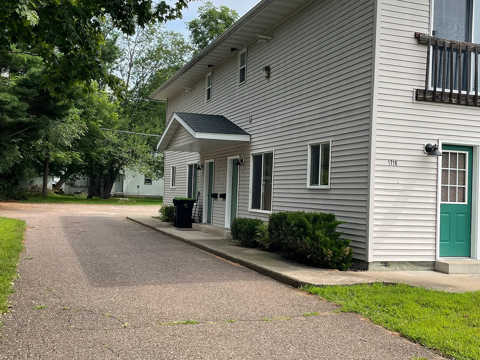5 bed, 1800 sqft, $1,900 — Photo 1