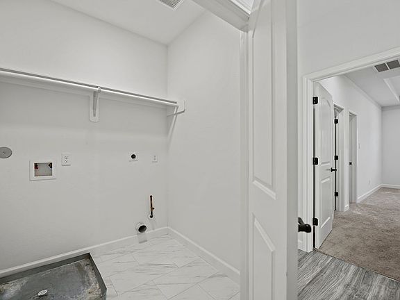 5th image of 1071 Saint Clair St