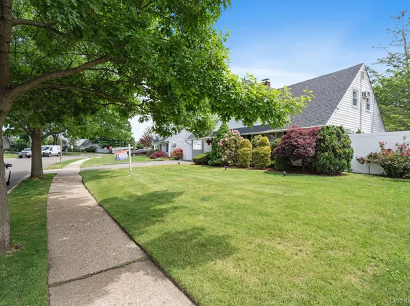 51 Shepherd Lane, Levittown, NY 11756