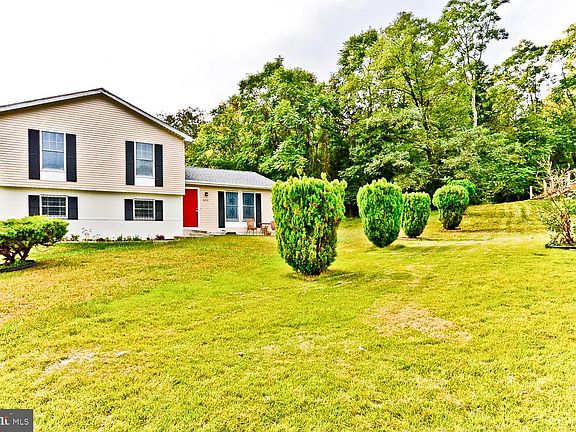 2nd image of 8203 Selkirk Ct