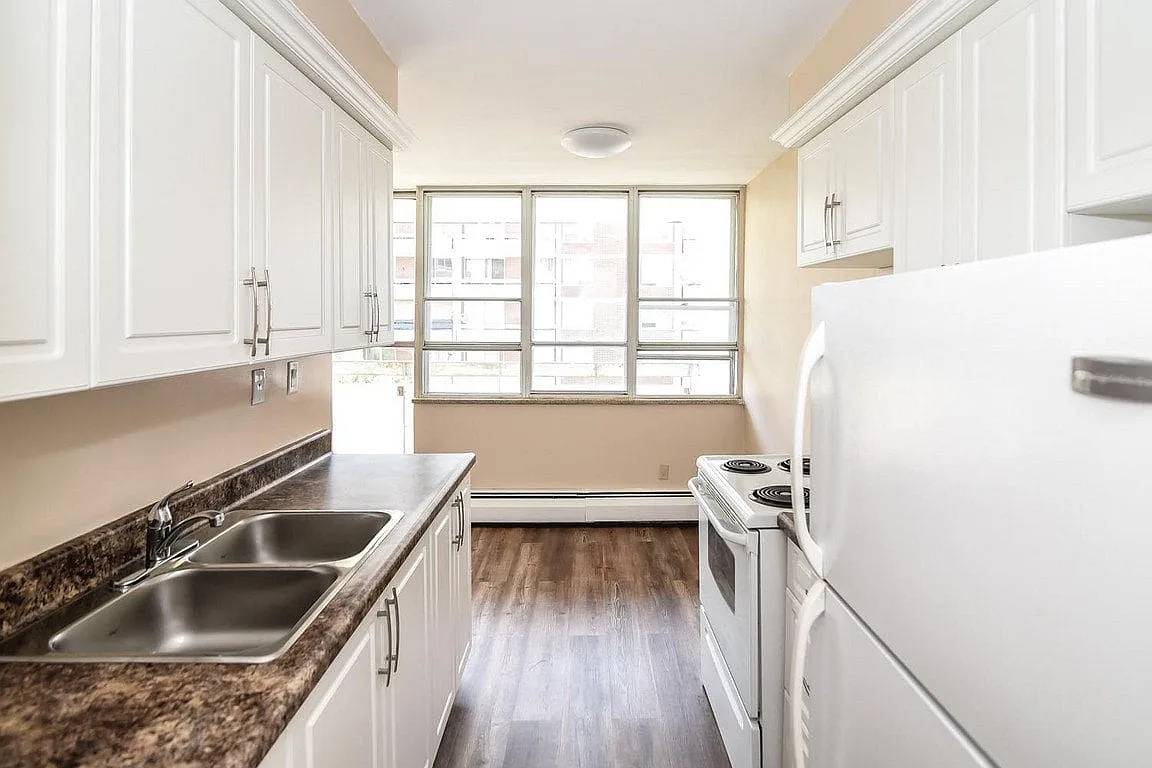 Elizabeth Apartments — Photo 1