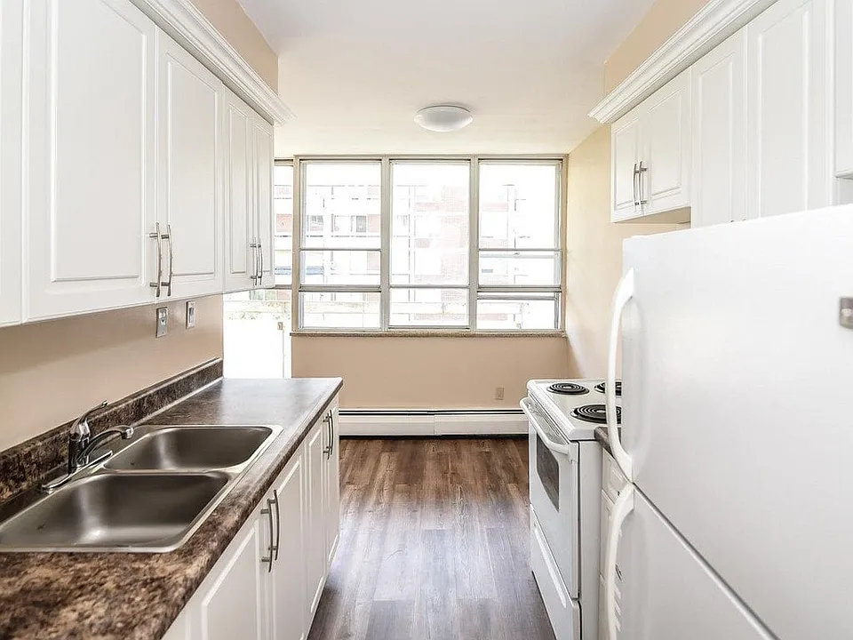 90 King St E #88