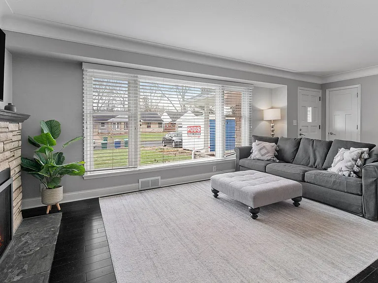 5036 Richmond Dr — Photo 10