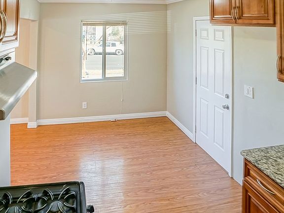 4th image of 15264 Willard St