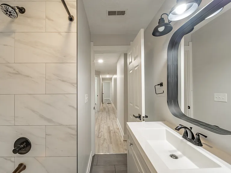 2344 N Capitol Ave — Photo 14