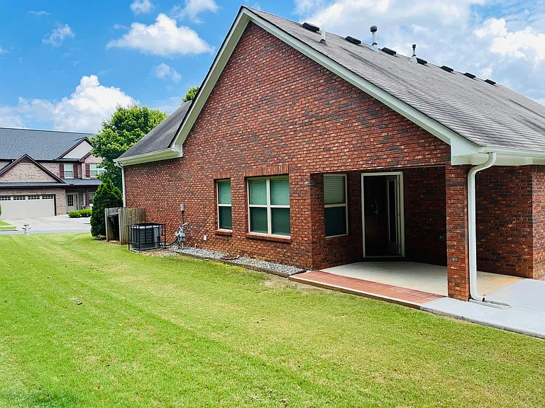 5750 Crest Hill Dr — Photo 32