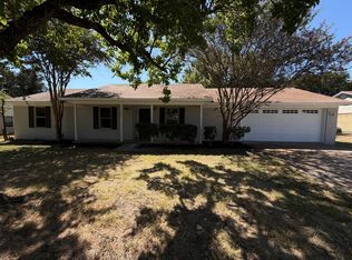 309 Applewood Ln, Hewitt, TX 76643