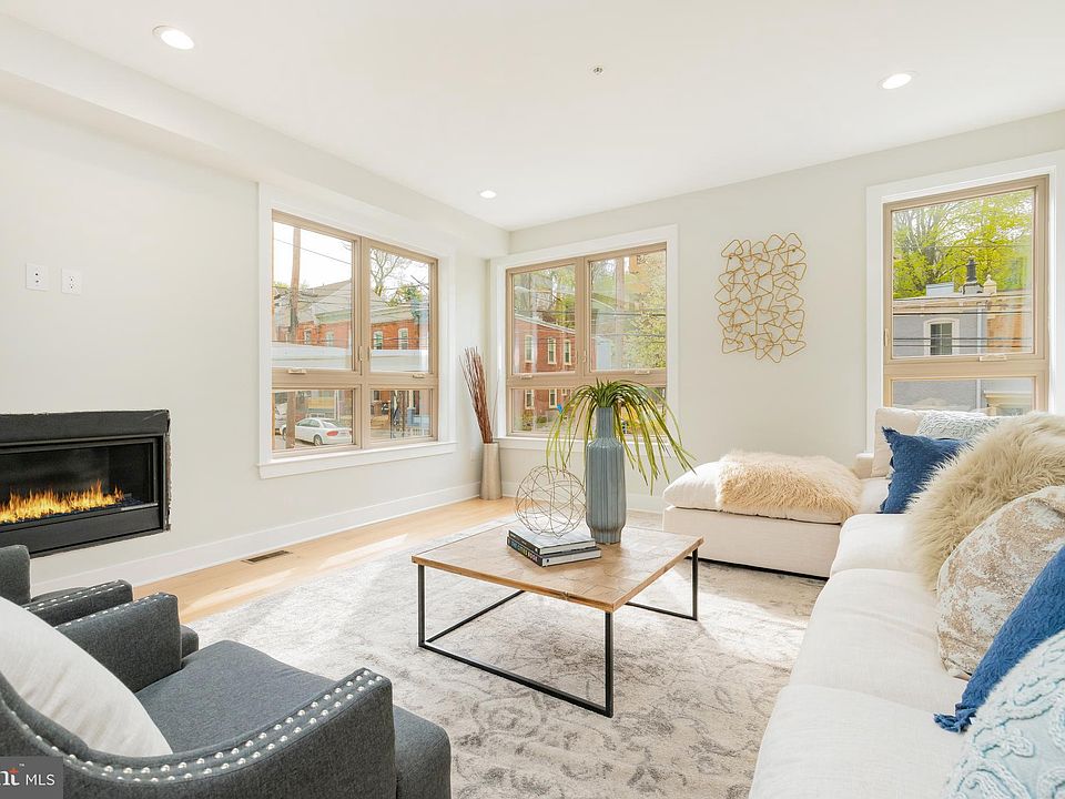 1st image of 302 Leverington Ave #B