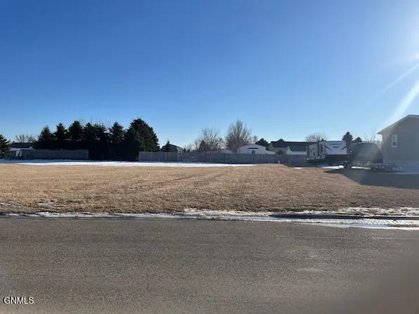 1409 10th St SW, Jamestown, ND 58401