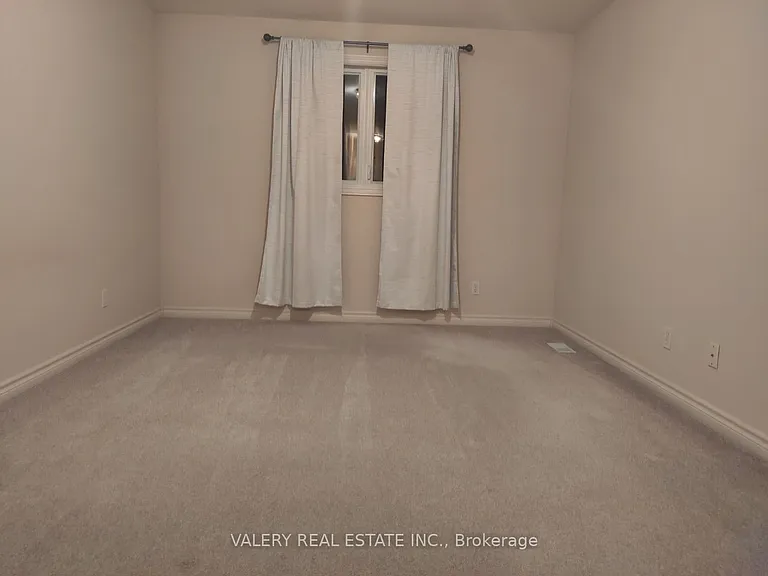 1058 Lexington Cir — Photo 12
