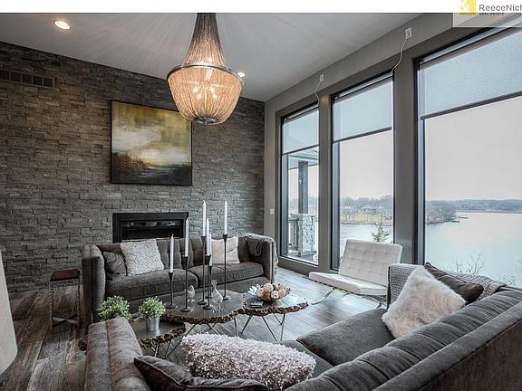 5th image of 2404 NE Lake Bluff Ct