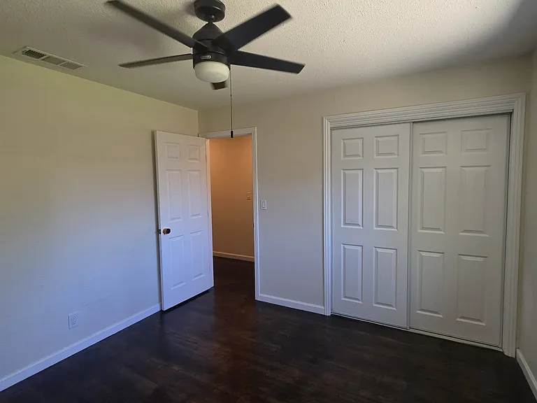 888 Glenn St — Photo 25