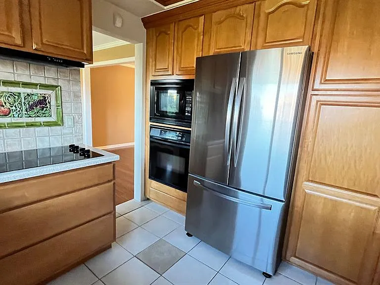 2852 Mayfair Dr — Photo 12