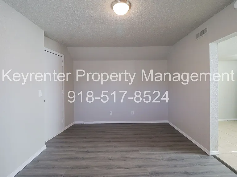 S Maple St Apartments — Photo 4