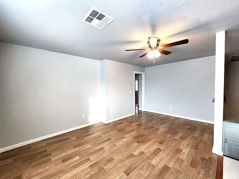 Campbell St Duplex — Photo 21