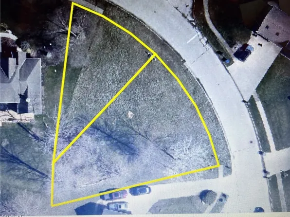 Pembridge Ct, Sheffield Lake, OH 44054