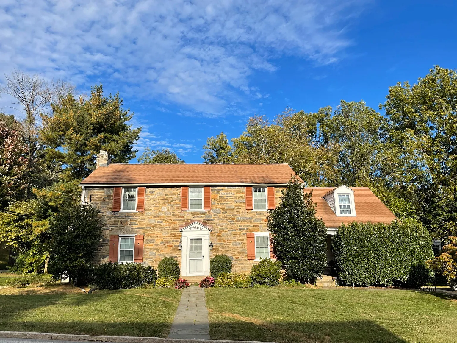 230 Sinkler Dr — Photo 1