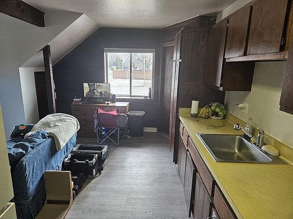 3rd image of 135 E 2nd St
