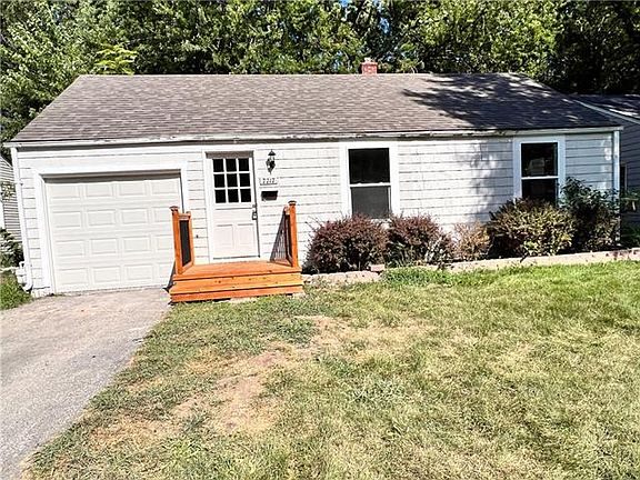 3rd image of 7717 Oak St