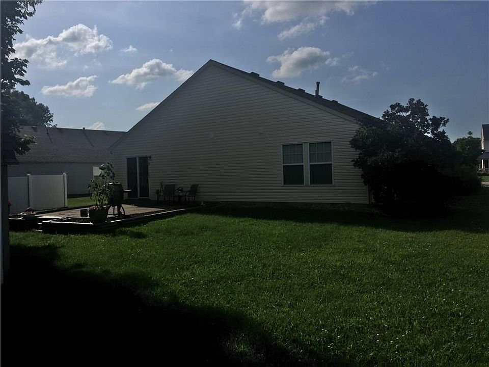 2nd image of 365 Thornburg Pkwy