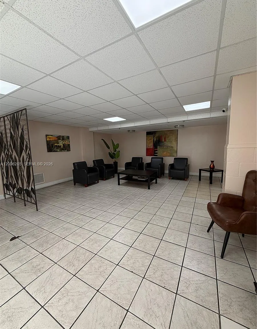 Half Moon Towers Condo — Photo 2