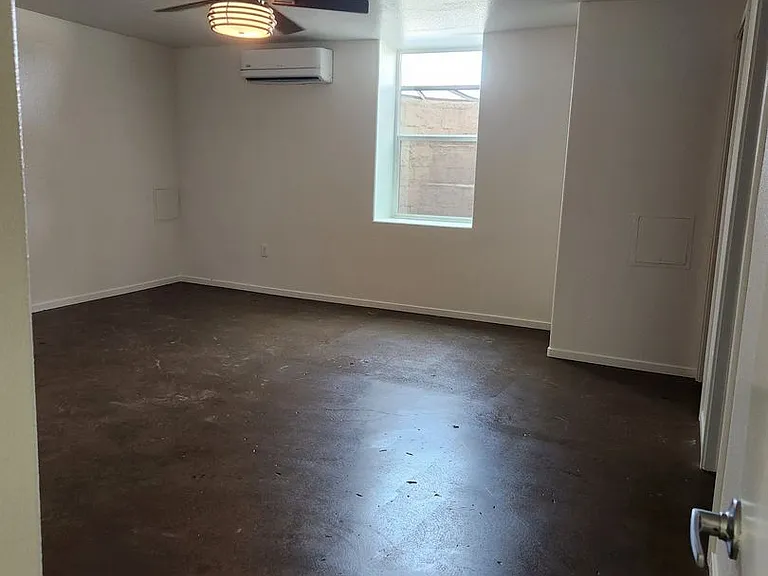 529 Stewart St — Photo 11