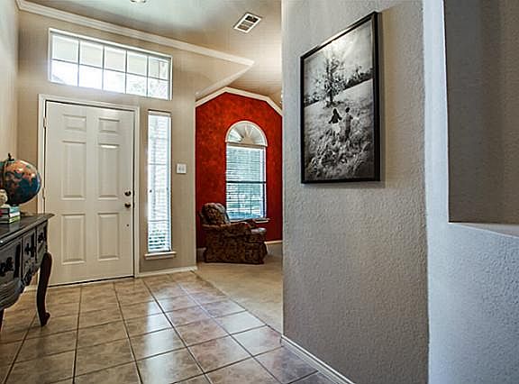 4th image of 2109 Wallbrook Dr