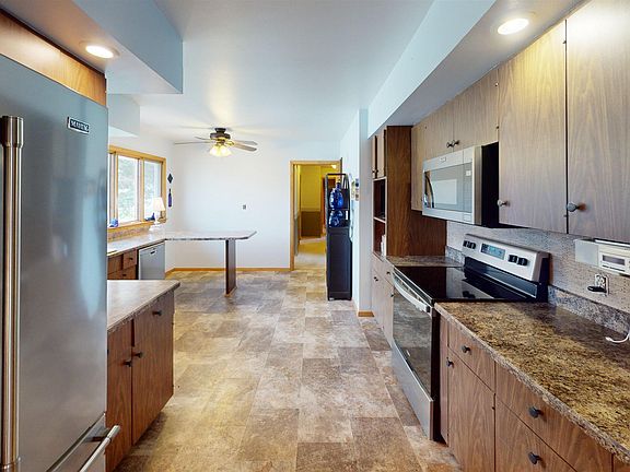 4th image of 416 W 2nd St