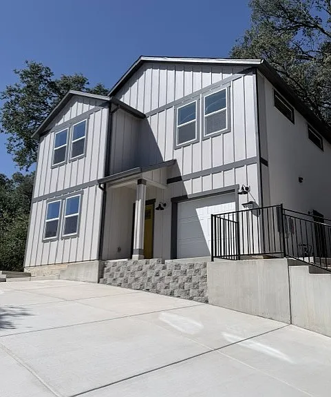 3226 Cambridge Rd — Photo 3
