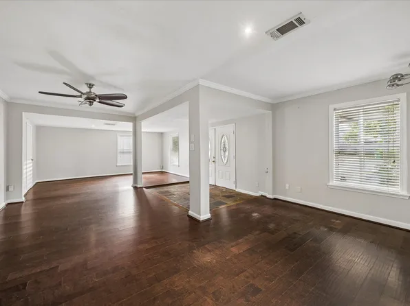 6621 Westview Dr, Houston, TX 77055