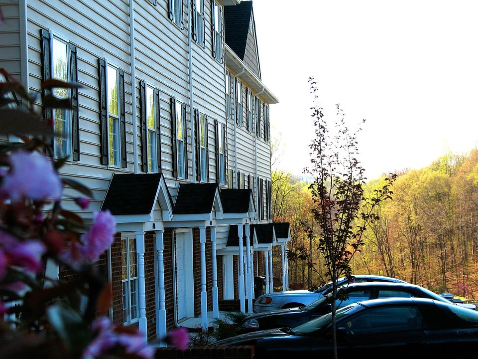 1st image of 2009 Lakeside Dr
