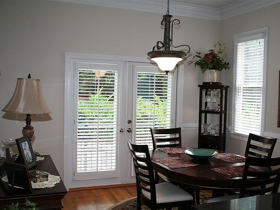 Eat-in kitchen/Dining Room