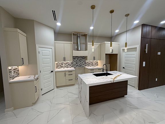 4th image of 220 Lusitano Dr