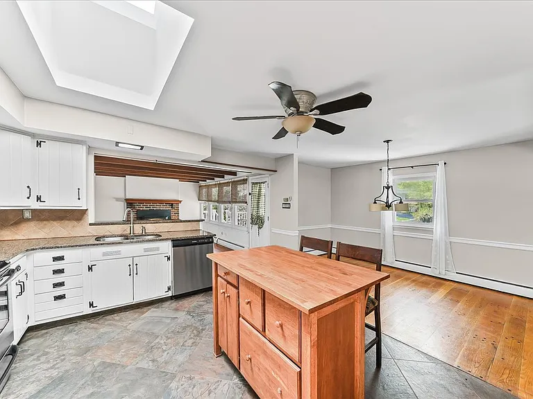 225 Chestnut St — Photo 11