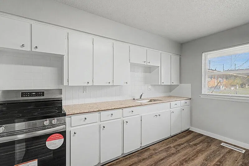 2 bed, 1.0 bath, 800 sqft, $900 — Photo 1