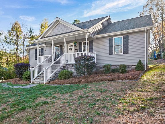 3rd image of 1223 Rainbow Dr