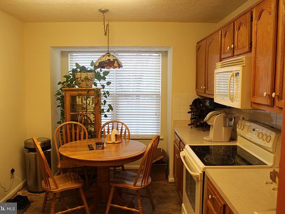 5th image of 105 Sterling Ct