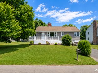 12 Homestead Pl, Branford, CT 06405