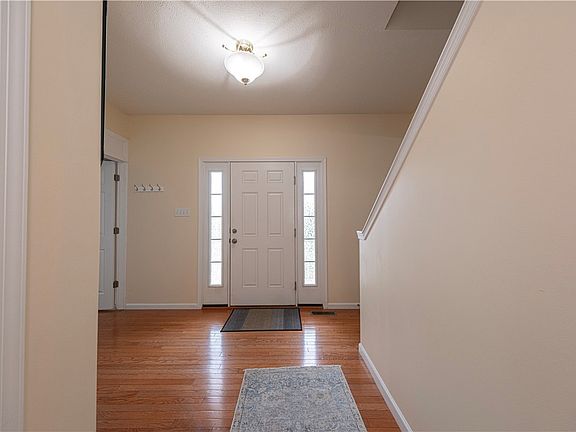 3rd image of 1909 Colonial Dr
