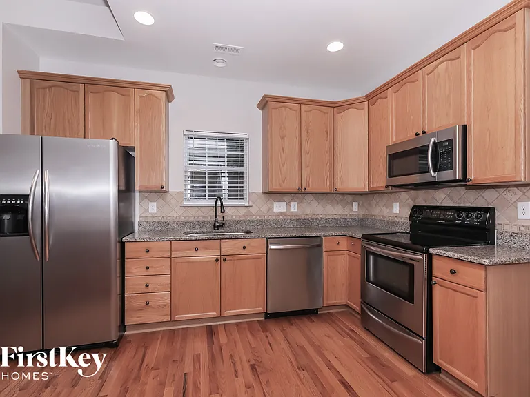 3005 Linstead Dr — Photo 7