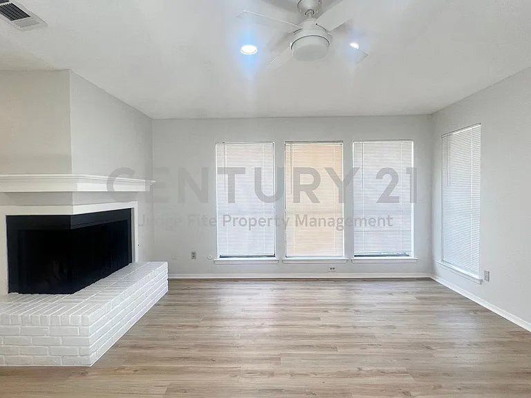 3037 Airhaven St — Photo 3