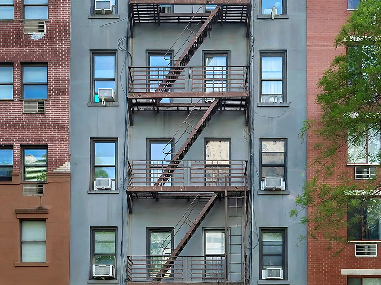 426 W 49th St #2B — Photo 7