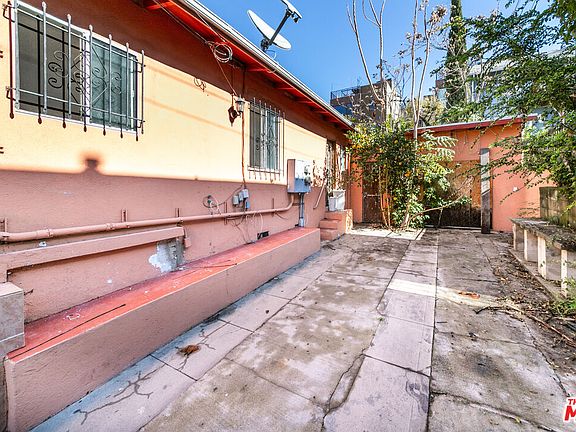 5th image of 1632 Echo Park Ave