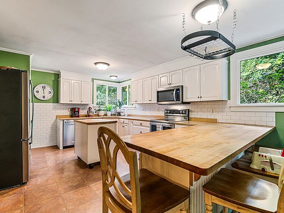 2nd image of 44 Petrin Heights Road