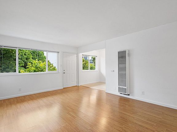 5th image of 2136 Lincoln Ave #J