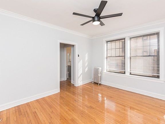 3rd image of 1627 W Belmont Ave