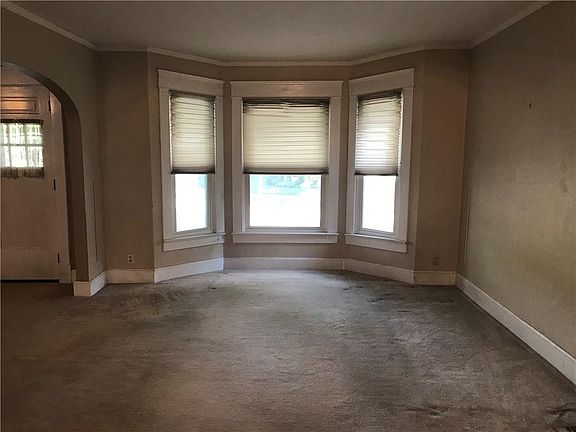 5th image of 741 Crescent Dr
