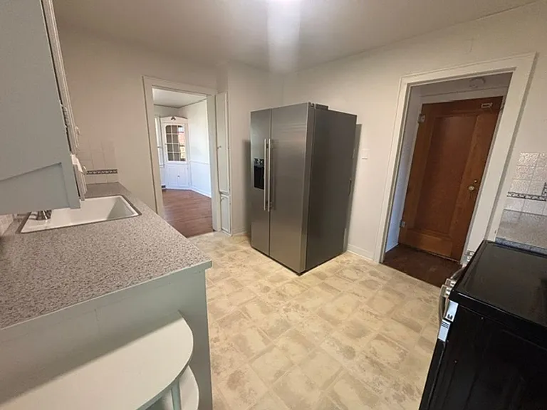 PM 242 - 1804 E 19th St — Photo 13