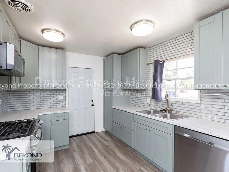 5207 Irwin Ave — Photo 4
