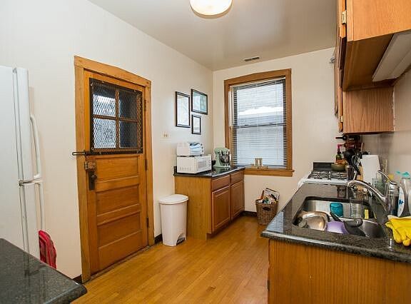 2nd image of 3635 N Wolcott Ave #2